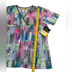 WonderWink Multicolor Abstract V-Neck Scrub Top - Pink Blue Green Gray Large